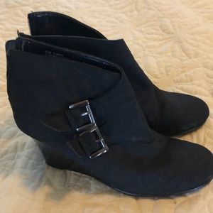 Nice black Aerosoles ankle boots